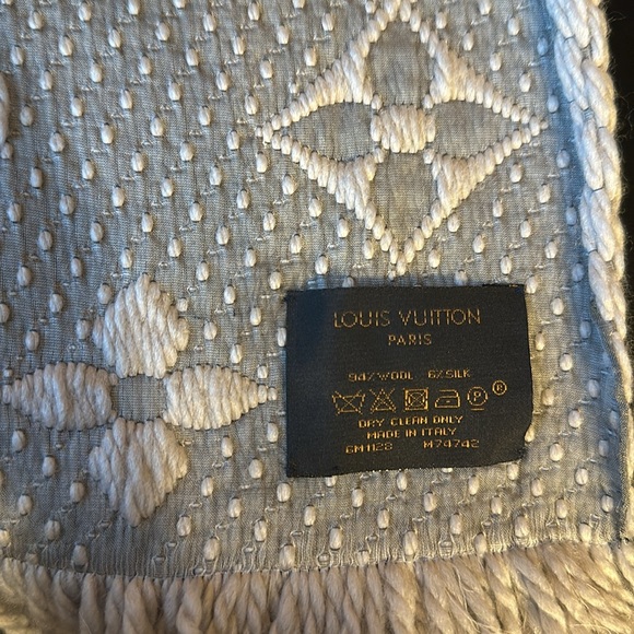 Authentic Louis Vuttion Wool Scarf - Picture 4 of 4